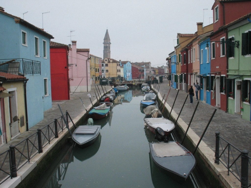 Afternoon light glowing on the painted houses of a Burano canal during a Murano Burano tour